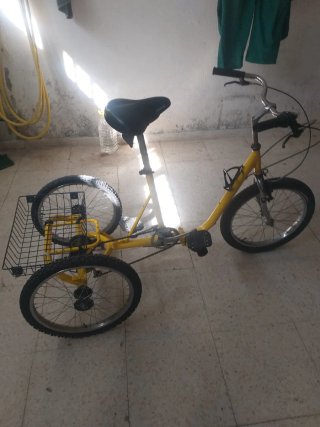 Triciclo para adultos amarillo