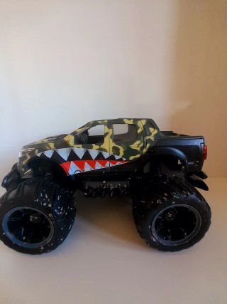 Coche RC Ninco 24 GHz Camuflaje Tiburón