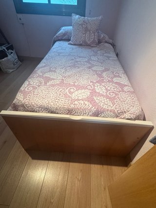 Armario y escritorio de madera
