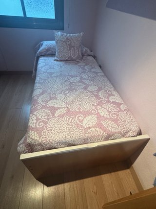 Armario y escritorio de madera