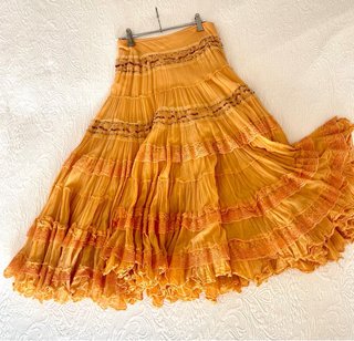 Falda naranja volantes y abalorios talla única