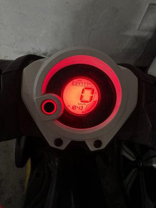 Yamaha Aerox Scooter Blanco y Negro