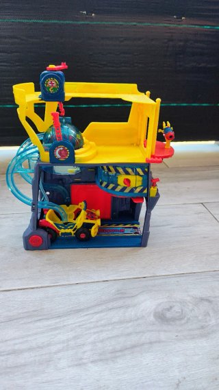 Juego de pistas y coche