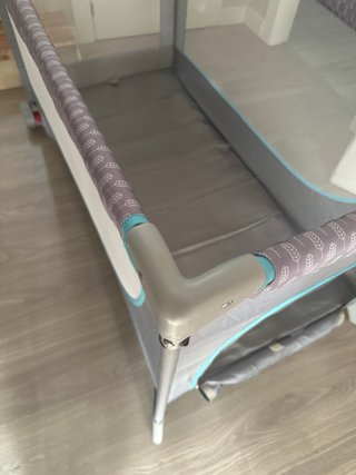 Cuna de viaje con colchón