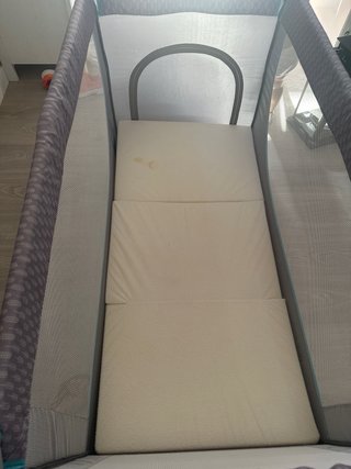 Cuna de viaje con colchón