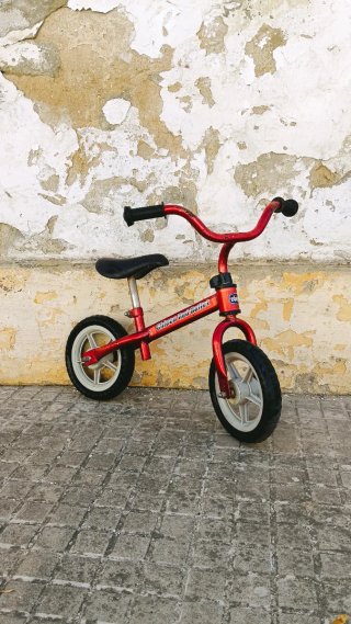 Bicicleta de equilibrio roja Chicco