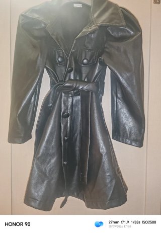 Vestido de cuero para niña