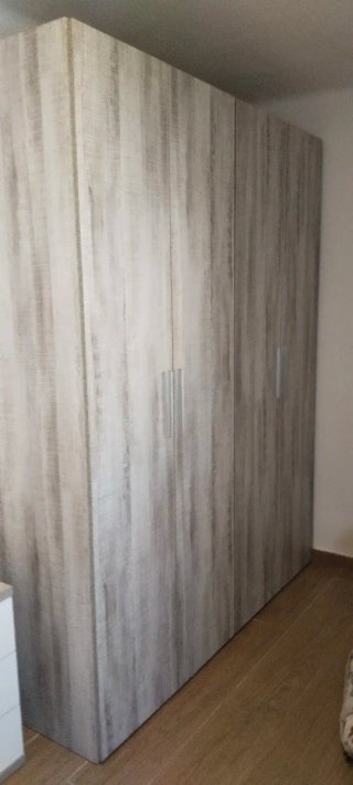 Armario grande de madera