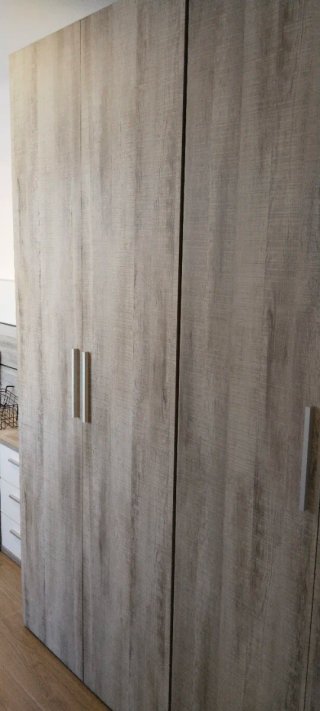 Armario grande de madera