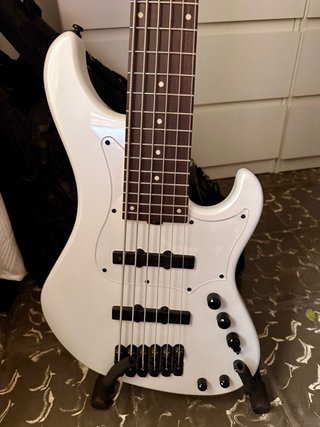 Bajo Eléctrico Ibanez MDM1006 Blanco
