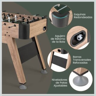 Futbolín de madera.