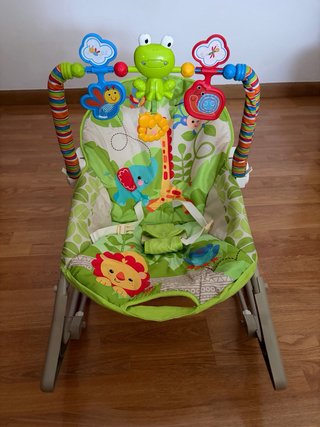 Hamaca para bebé con juguetes