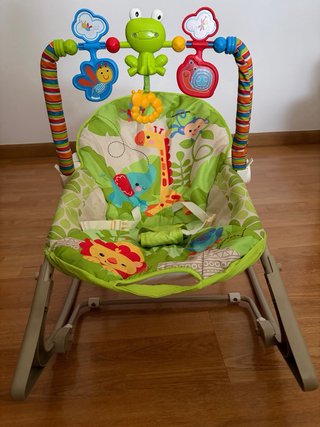 Hamaca para bebé con juguetes