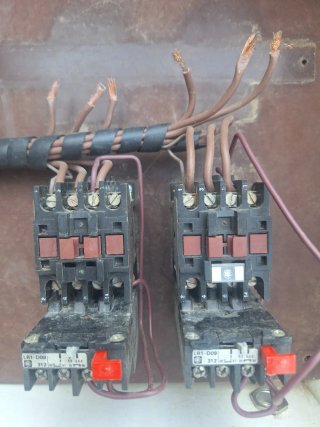 Contactor trifásico con caja