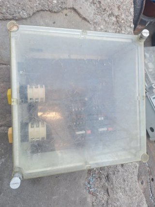 Contactor trifásico con caja