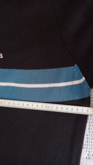 Chaqueta Lacoste con cremallera.