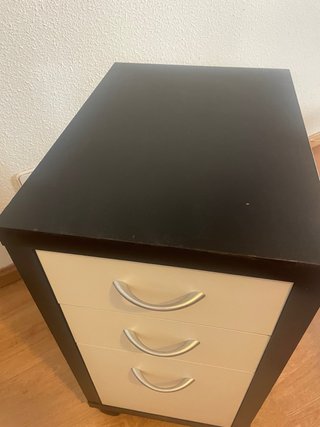 Cajonera con ruedas beige y negra