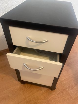 Cajonera con ruedas beige y negra