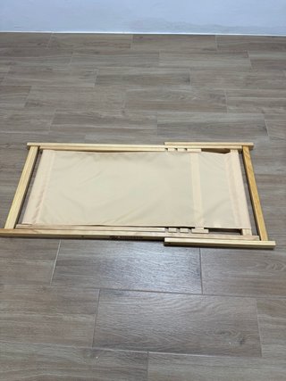 Hamaca de madera y tela beige