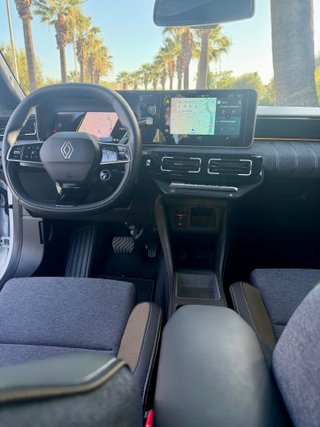 Renault 5 E-TECH 2025