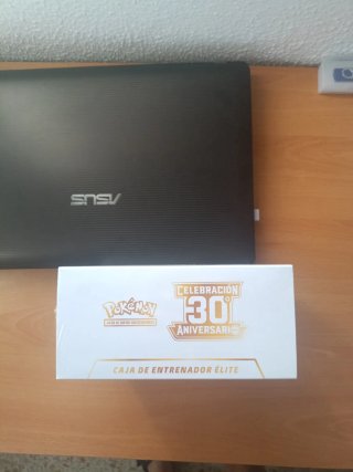 Caja ETB 30 Aniversario Pokémon