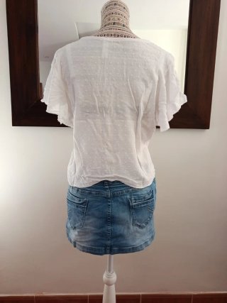 Conjunto falda vaquera y blusa blanca