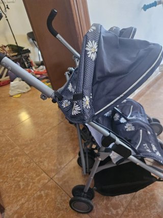 Carrito de bebé doble con estampado floral
