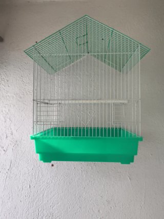 Jaula para mascotas azul y blanca