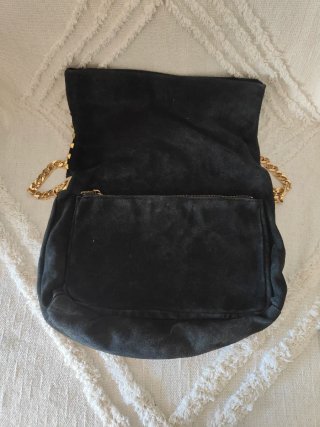 Bolso piel negro tachuelas doradas