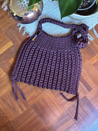 Bolso artesanal hombro color berenjena/chocolate