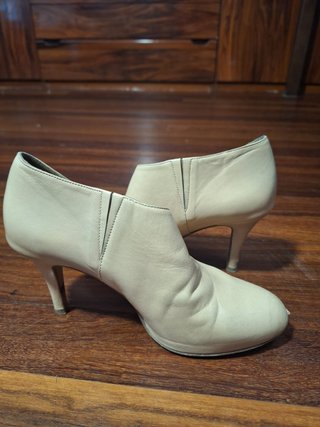 Botines tacón Paco Herrero crema