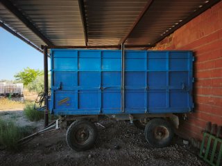 Remolque agrícola  basculante con documentación.