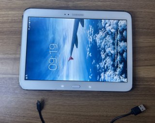 Samsung Galaxy Tab 3 GT-P5200 10.1 16GB 3G WiFi