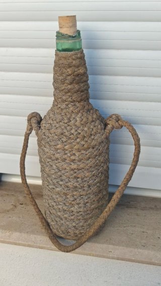 Botellas forradas antiguas