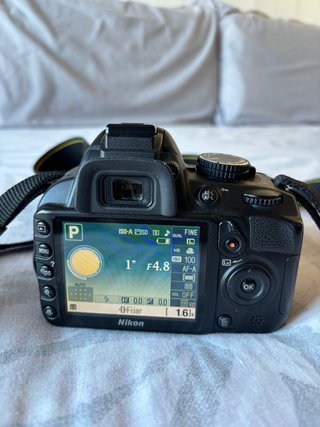 Nikon D3100 + Objetivo 18-55mm + Cargador