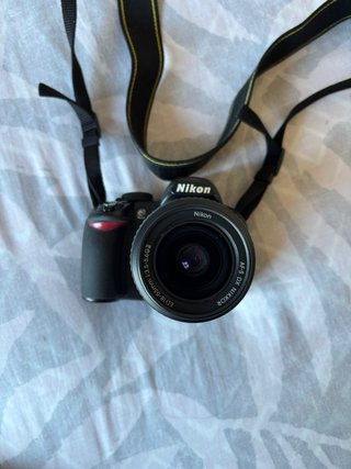 Nikon D3100 + Objetivo 18-55mm + Cargador
