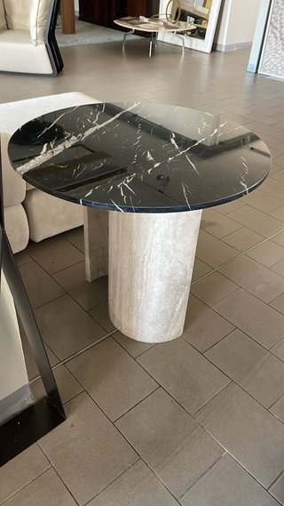 Tavolo rotondo marmo Nero Armani e travertino