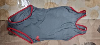 Bañador Vedruna niña gris y rojo