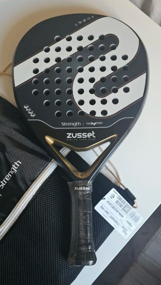 Pala de pádel Zusset Strength con bolsa