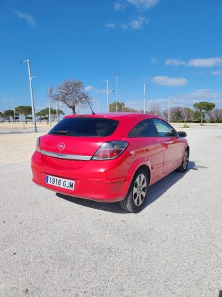 Coche Opel Astra H GTC Rojo