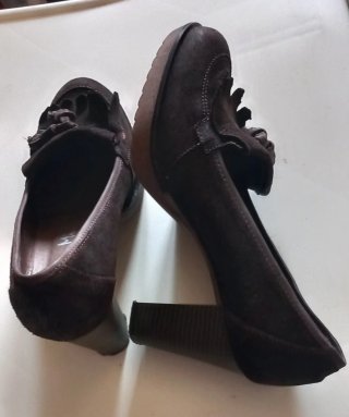 Zapatos Patricia Miller Marrones de ante tacón alt