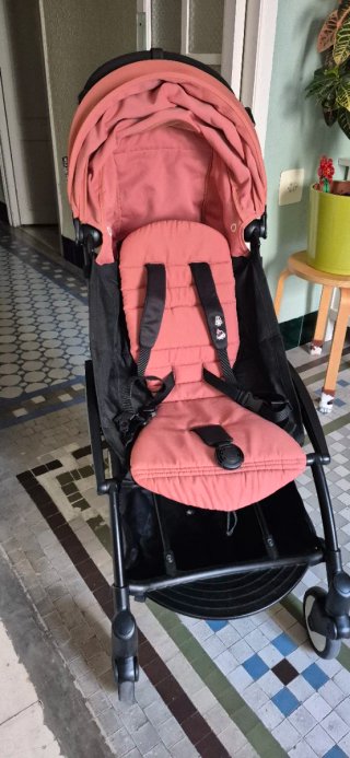 Silla Stokke YOYO Chasis Negro Ginger