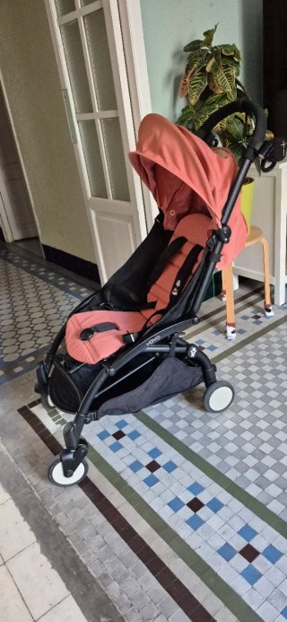 Silla Stokke YOYO Chasis Negro Ginger
