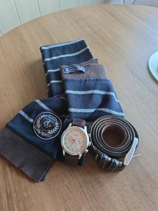 Pack Massimo Dutti: Bufanda, Reloj y Cinturón