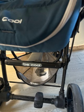 Carro de bebé con capazo y sombrilla