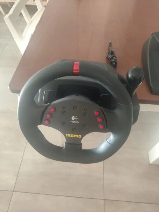 Volante Logitech Momo Racing