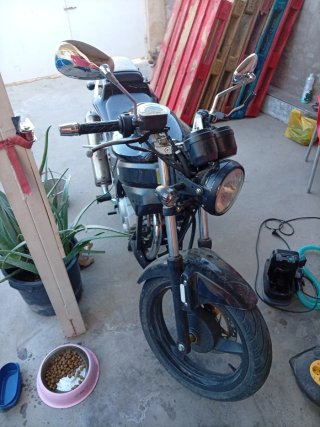 Daelim Roadwin 125 fi Negra