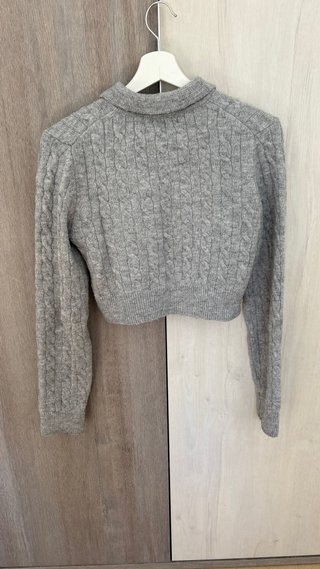 Jersey Bershka gris trenzado talla S