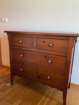 Cómoda y 2 mesitas de madera