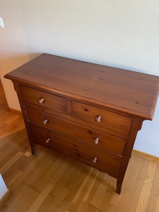 Cómoda y 2 mesitas de madera